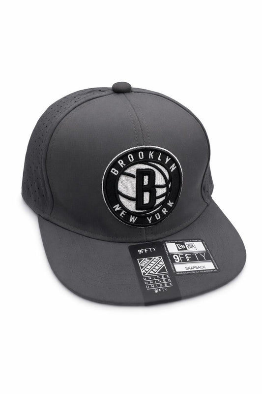 GORRA PLANA BROOKLYN GRIS OSCURO