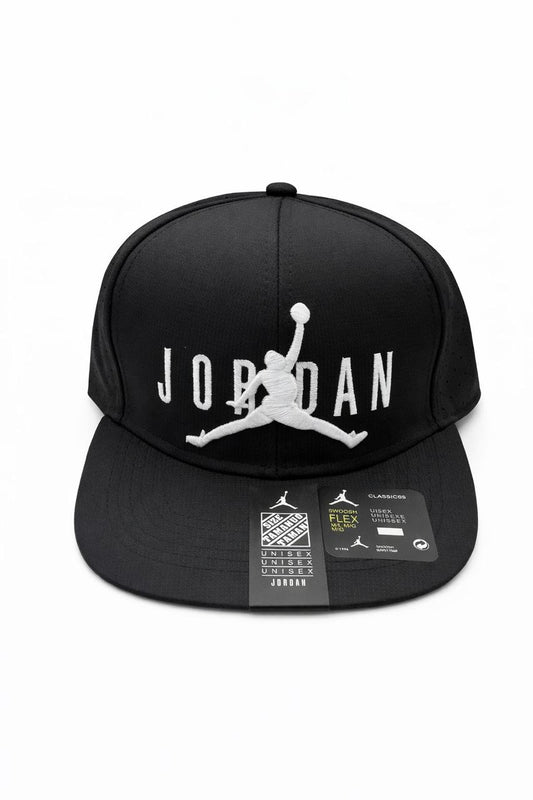 GORRA PLANA JORDAN NEGRO Y BLANCO